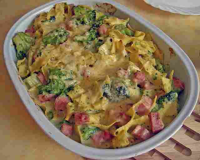 Zapečený brokolice s uzeným masem