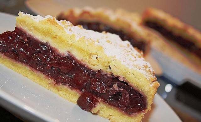 Třešňový koláč se strouhankou