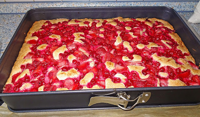 Ovocný plechový koláč