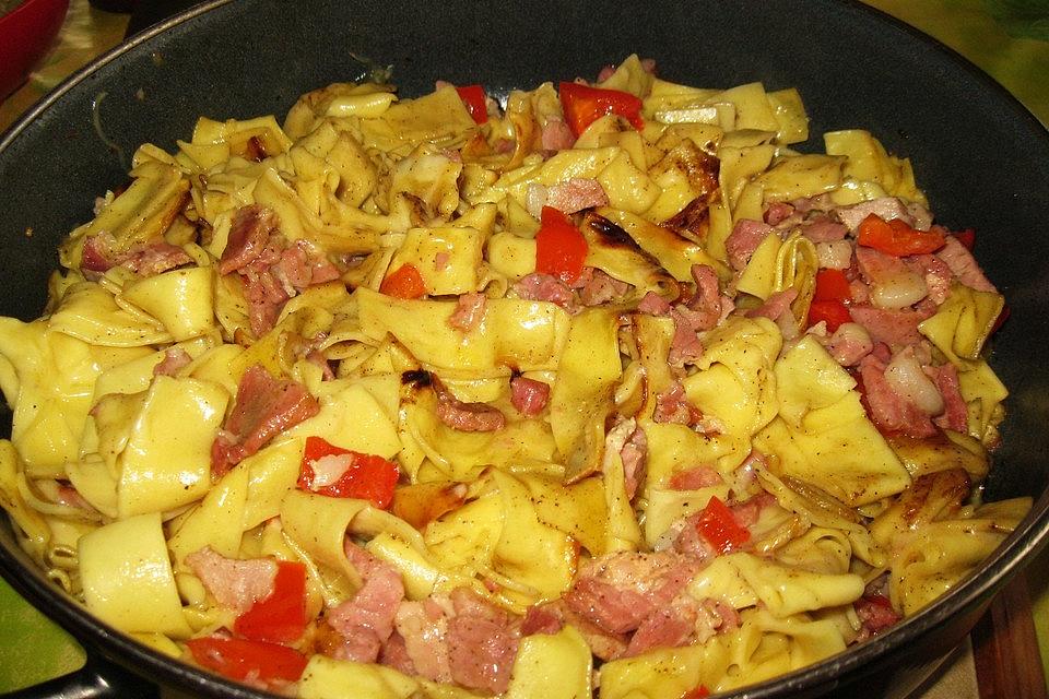 Šunkové nudle s pánvovou zeleninou