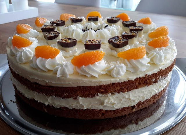 Mrkvový dort s pomerančovým krémem