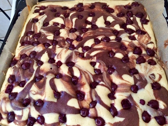 Jogurtový ovocný plechový koláč