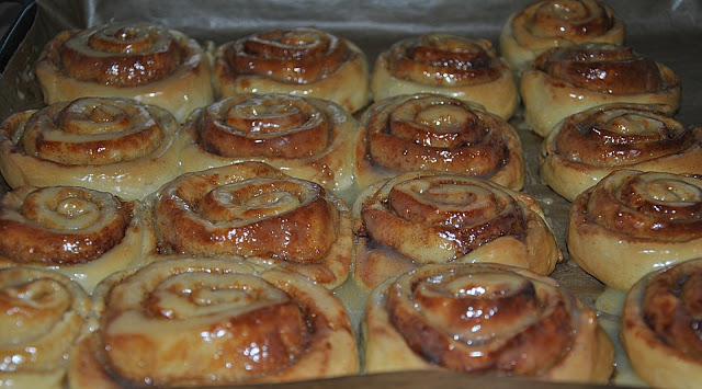 Skořicové šneky se smetanovou polevou