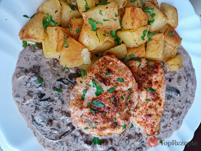 Fantastická houbová omáčka z čerstvých hřibů a křupavé kuřecí prsa